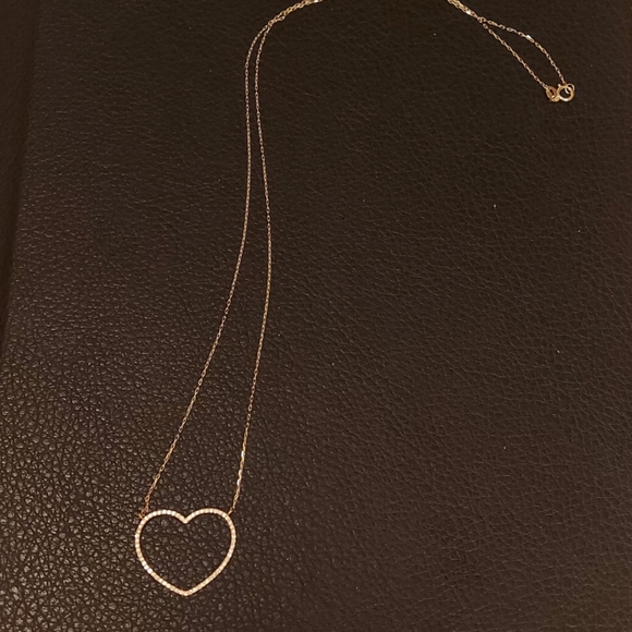 Elegant Gold Heart Necklace - Picture 1 of 3